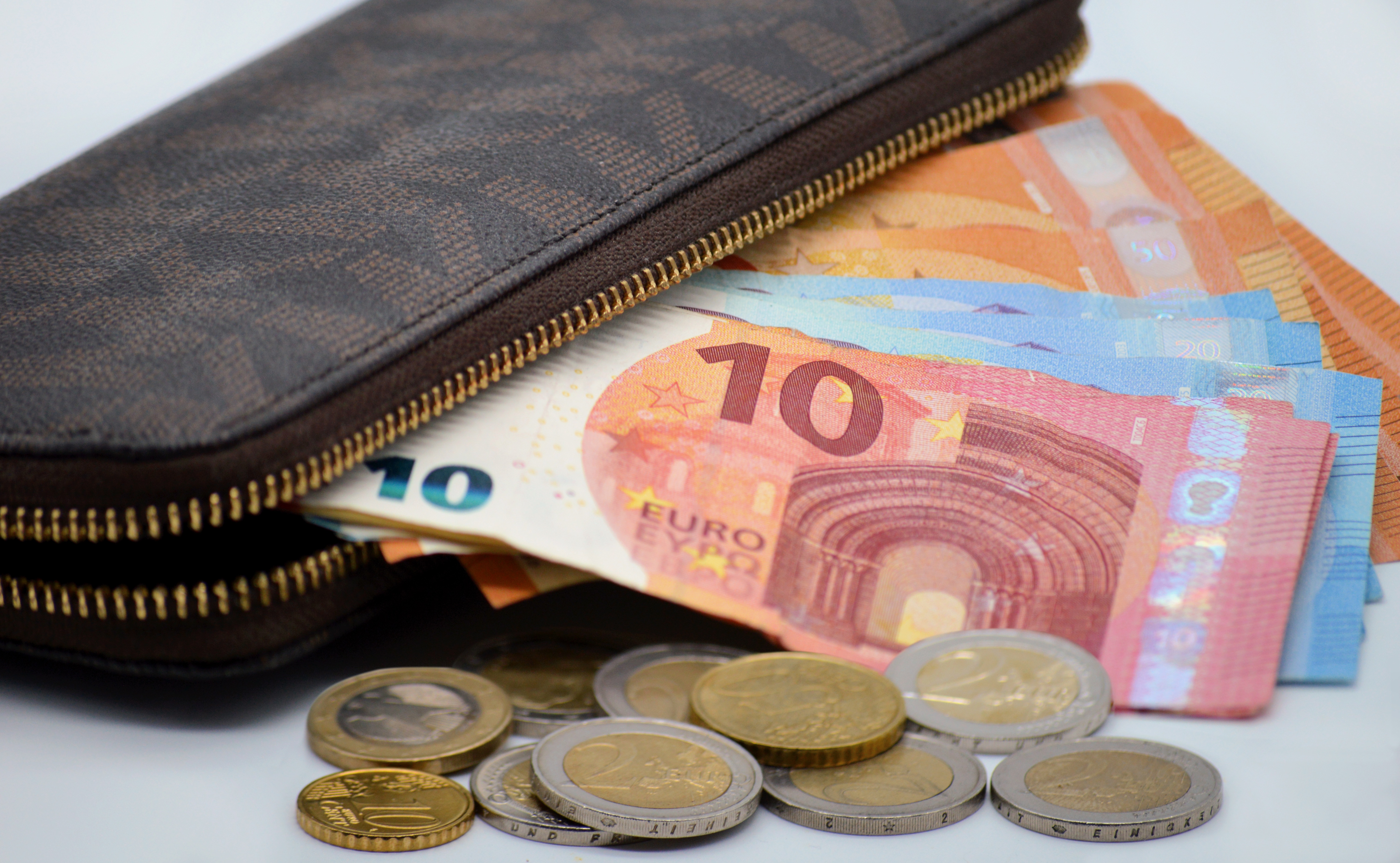 neelam279-money-7325645.jpg