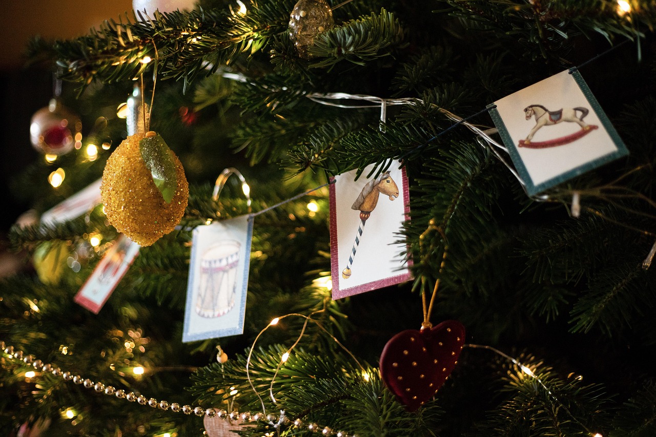 christmas-6931584_1280.jpg